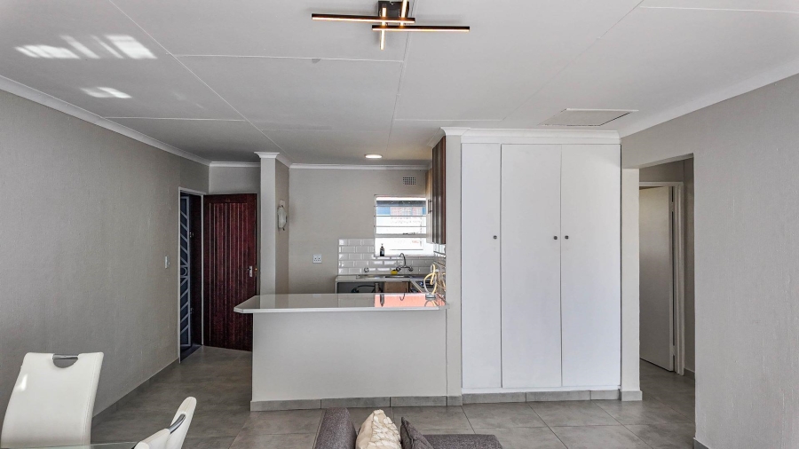 2 Bedroom Property for Sale in La Montagne Gauteng