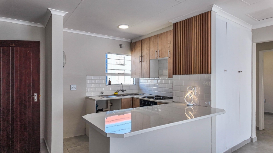 2 Bedroom Property for Sale in La Montagne Gauteng