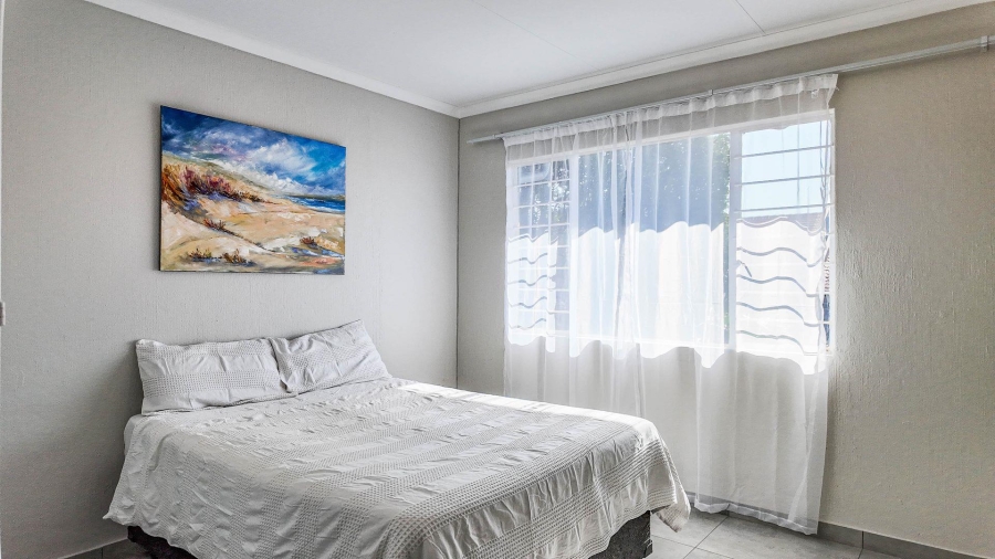 2 Bedroom Property for Sale in La Montagne Gauteng