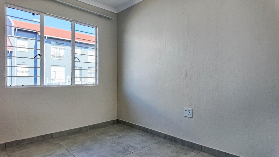 2 Bedroom Property for Sale in La Montagne Gauteng