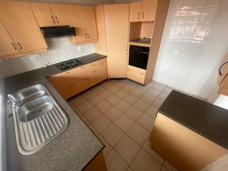 2 Bedroom Property for Sale in Edleen Gauteng