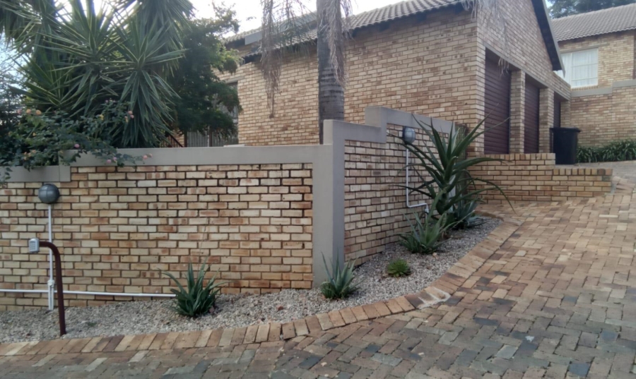 2 Bedroom Property for Sale in Wilgeheuwel Gauteng