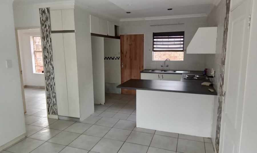 2 Bedroom Property for Sale in Wilgeheuwel Gauteng