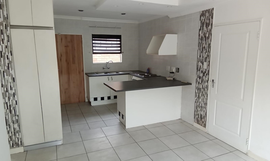 2 Bedroom Property for Sale in Wilgeheuwel Gauteng