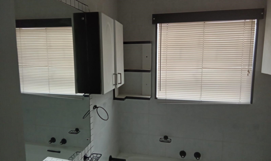 2 Bedroom Property for Sale in Wilgeheuwel Gauteng
