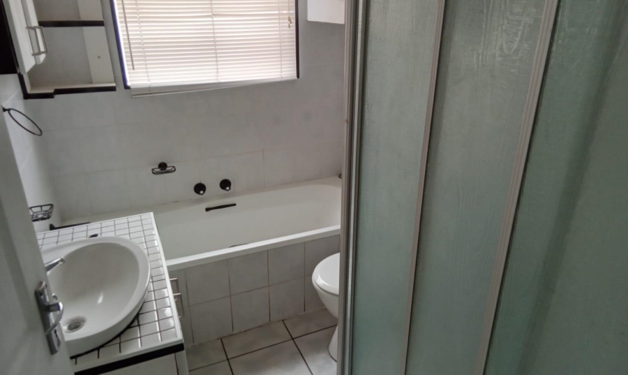 2 Bedroom Property for Sale in Wilgeheuwel Gauteng