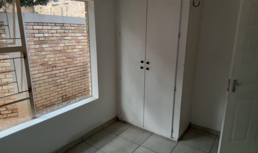 2 Bedroom Property for Sale in Wilgeheuwel Gauteng