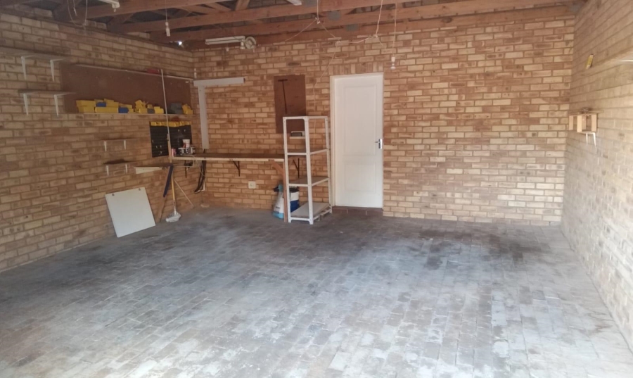 2 Bedroom Property for Sale in Wilgeheuwel Gauteng