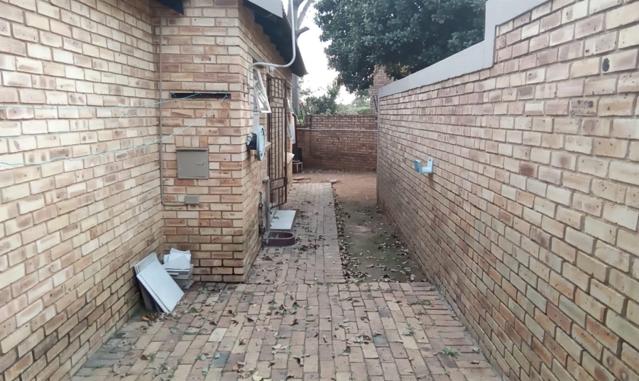 2 Bedroom Property for Sale in Wilgeheuwel Gauteng