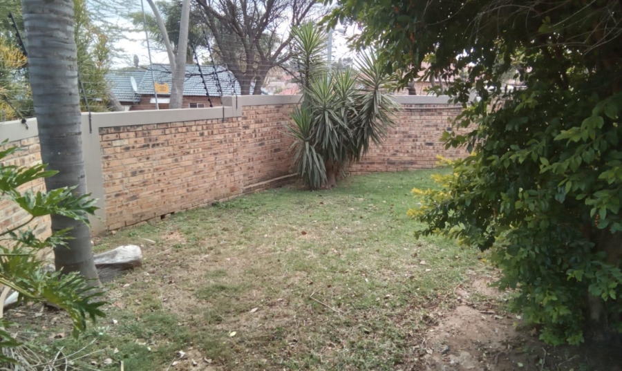 2 Bedroom Property for Sale in Wilgeheuwel Gauteng