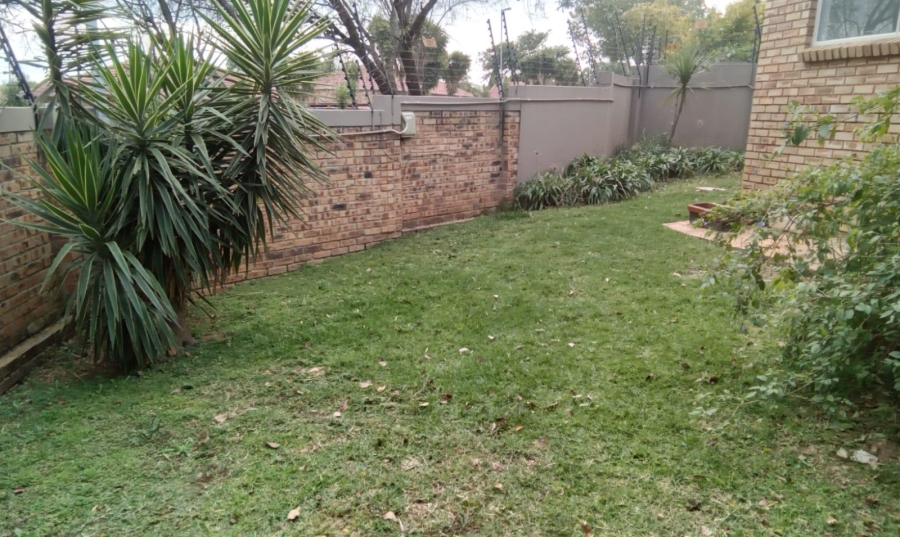 2 Bedroom Property for Sale in Wilgeheuwel Gauteng