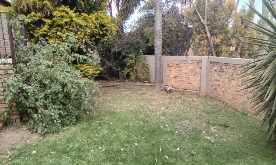 2 Bedroom Property for Sale in Wilgeheuwel Gauteng