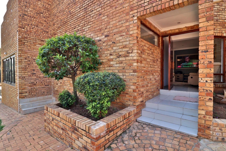 9 Bedroom Property for Sale in Poortview Gauteng