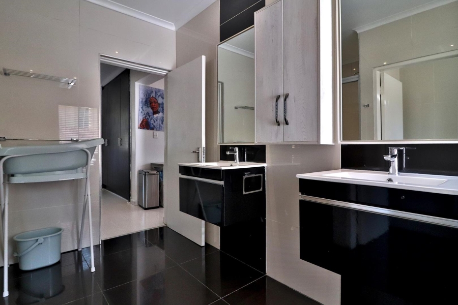 9 Bedroom Property for Sale in Poortview Gauteng