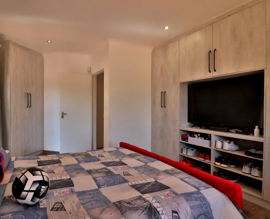 9 Bedroom Property for Sale in Poortview Gauteng