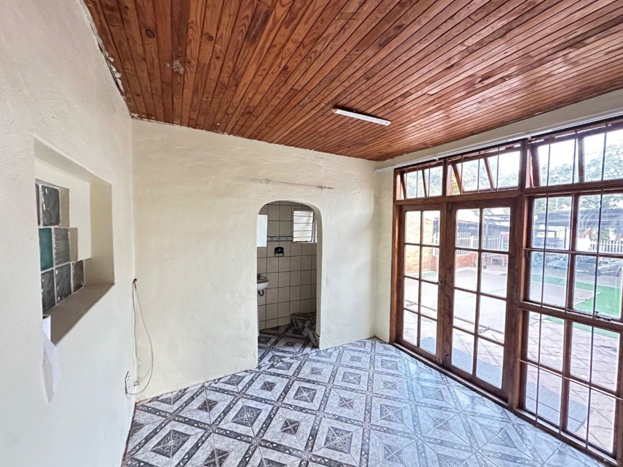 To Let 1 Bedroom Property for Rent in Danville Gauteng