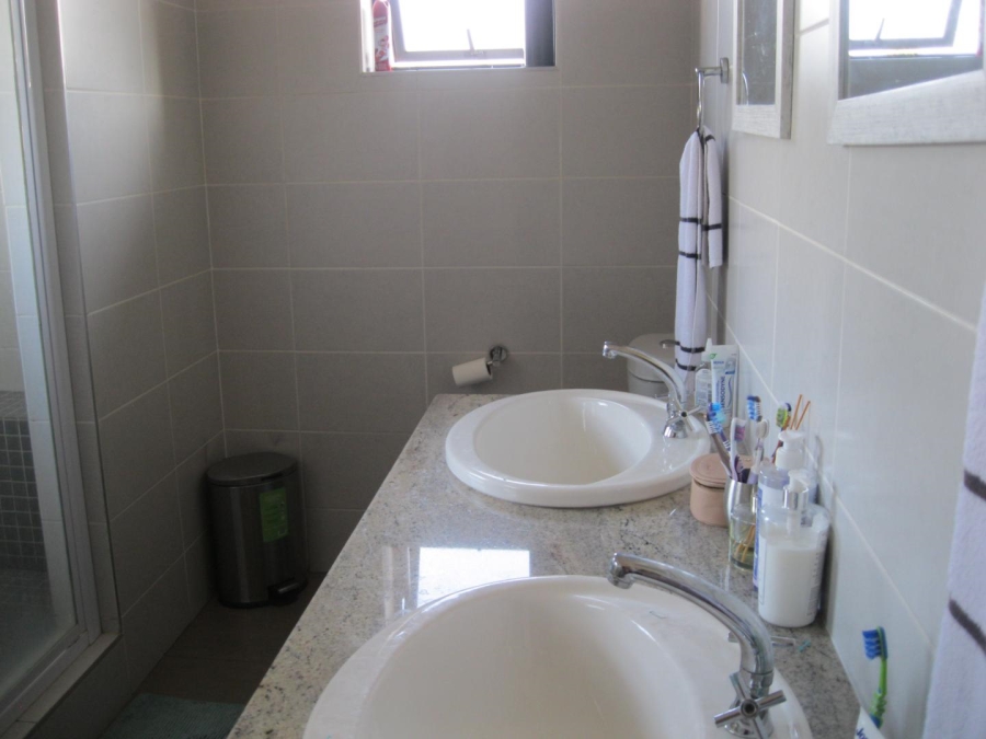 To Let 4 Bedroom Property for Rent in Midlands Estate Gauteng