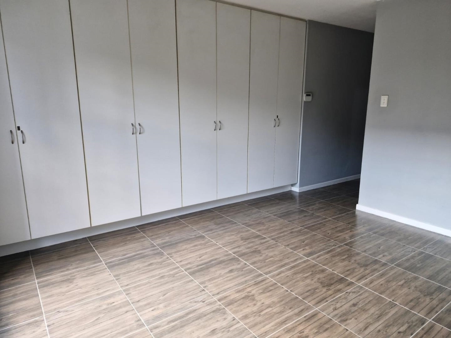 2 Bedroom Property for Sale in Gallo Manor Gauteng