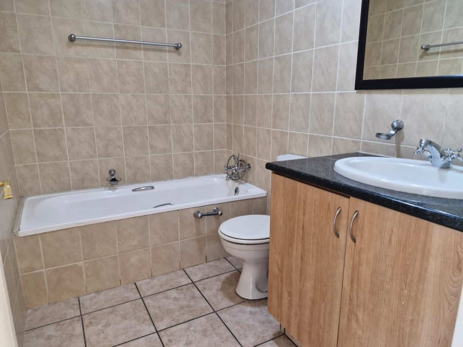 2 Bedroom Property for Sale in Gallo Manor Gauteng