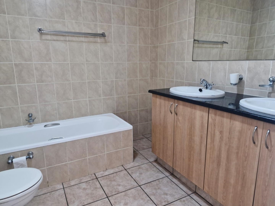 2 Bedroom Property for Sale in Gallo Manor Gauteng