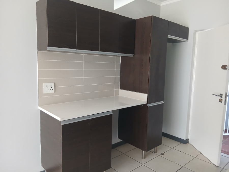 2 Bedroom Property for Sale in Oakdene Gauteng