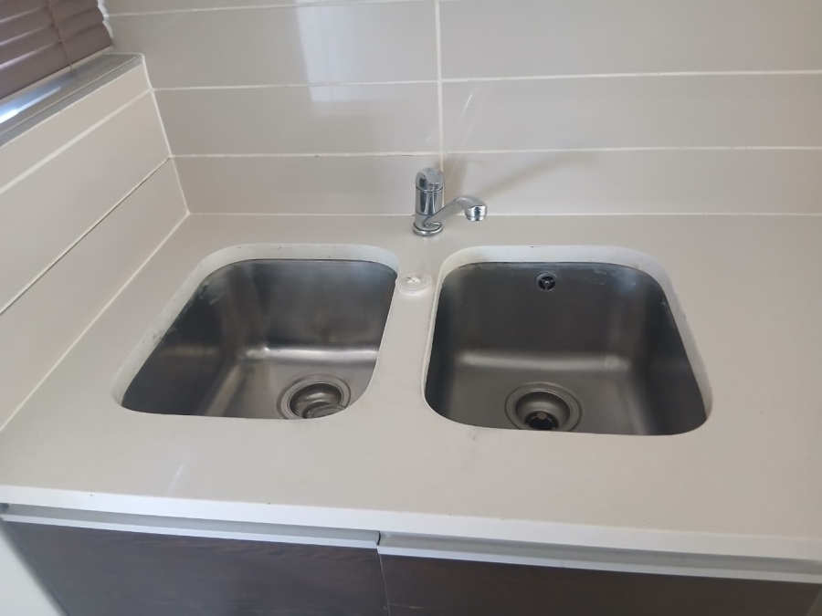 2 Bedroom Property for Sale in Oakdene Gauteng
