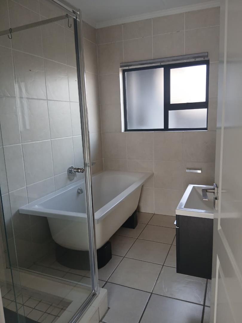 2 Bedroom Property for Sale in Oakdene Gauteng