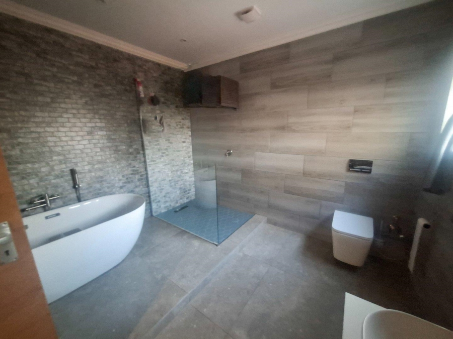 4 Bedroom Property for Sale in Kloofsig Gauteng