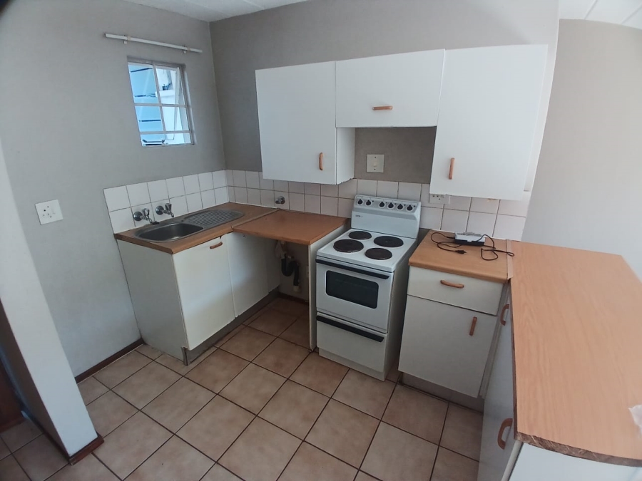 To Let 2 Bedroom Property for Rent in Groenkloof Gauteng