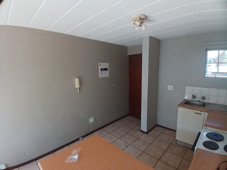 To Let 2 Bedroom Property for Rent in Groenkloof Gauteng