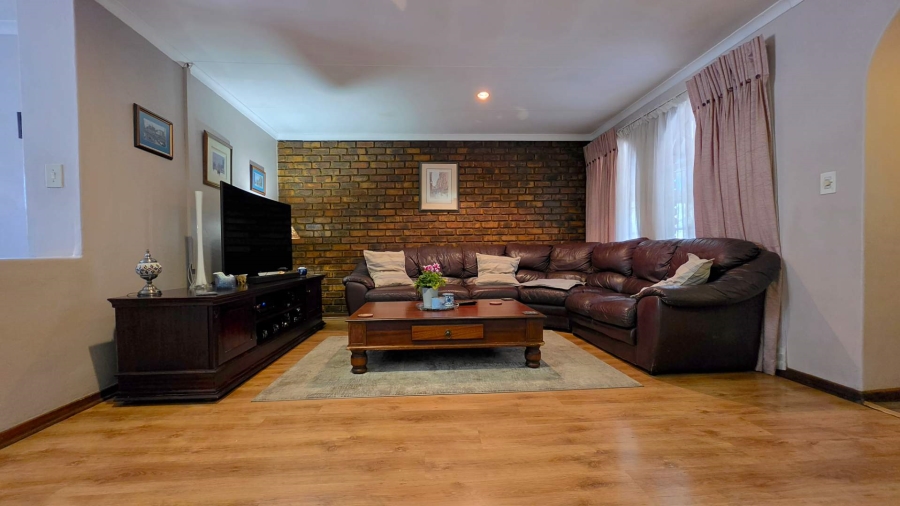 4 Bedroom Property for Sale in Glenvista Gauteng