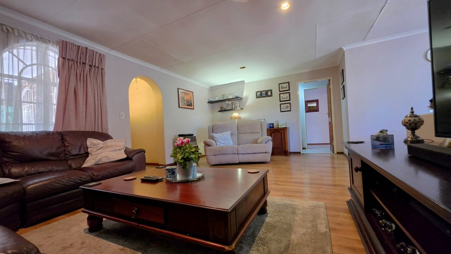 4 Bedroom Property for Sale in Glenvista Gauteng