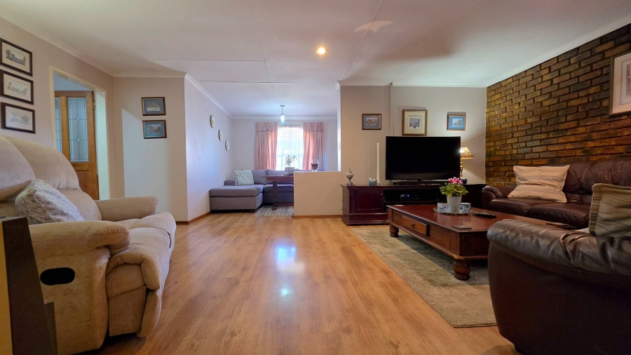 4 Bedroom Property for Sale in Glenvista Gauteng