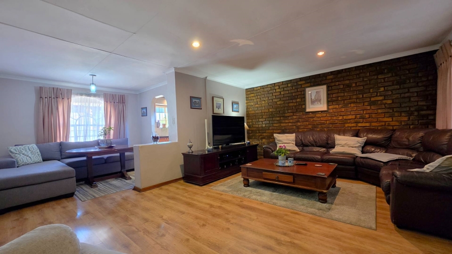 4 Bedroom Property for Sale in Glenvista Gauteng