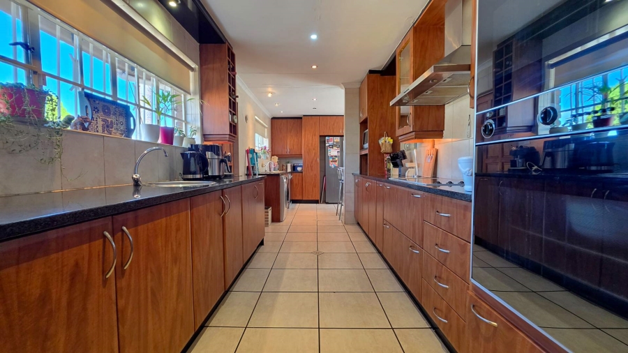 4 Bedroom Property for Sale in Glenvista Gauteng