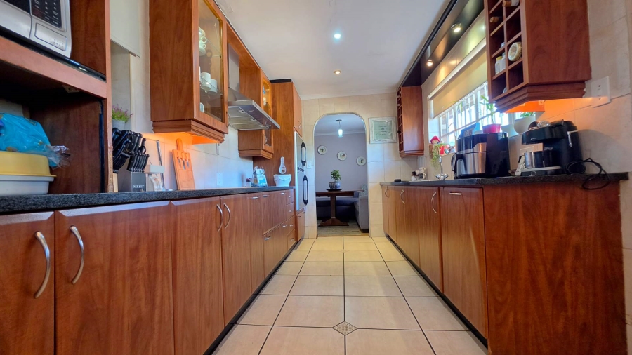 4 Bedroom Property for Sale in Glenvista Gauteng