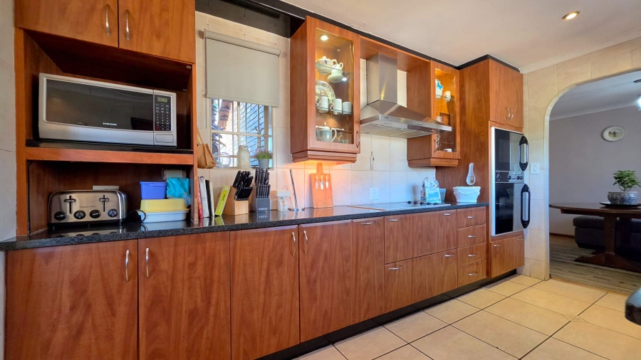 4 Bedroom Property for Sale in Glenvista Gauteng