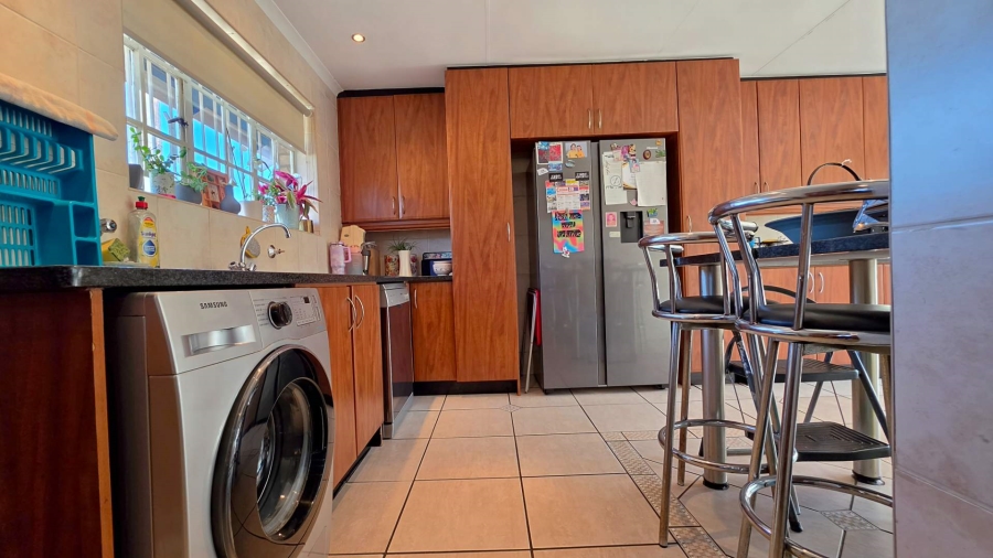 4 Bedroom Property for Sale in Glenvista Gauteng