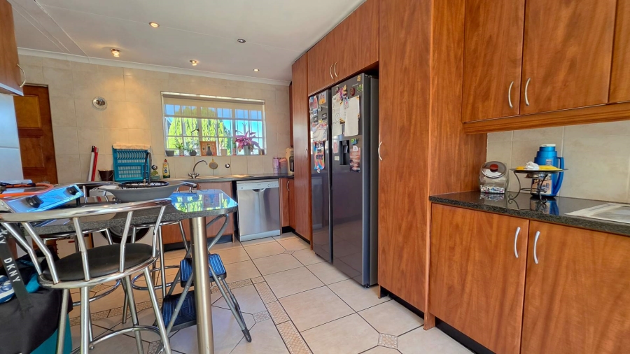 4 Bedroom Property for Sale in Glenvista Gauteng
