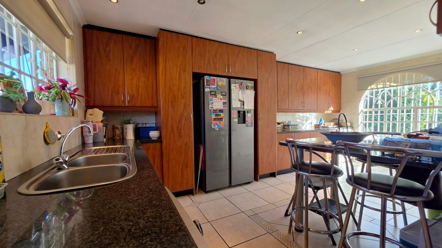 4 Bedroom Property for Sale in Glenvista Gauteng