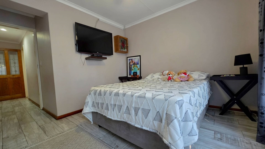 4 Bedroom Property for Sale in Glenvista Gauteng