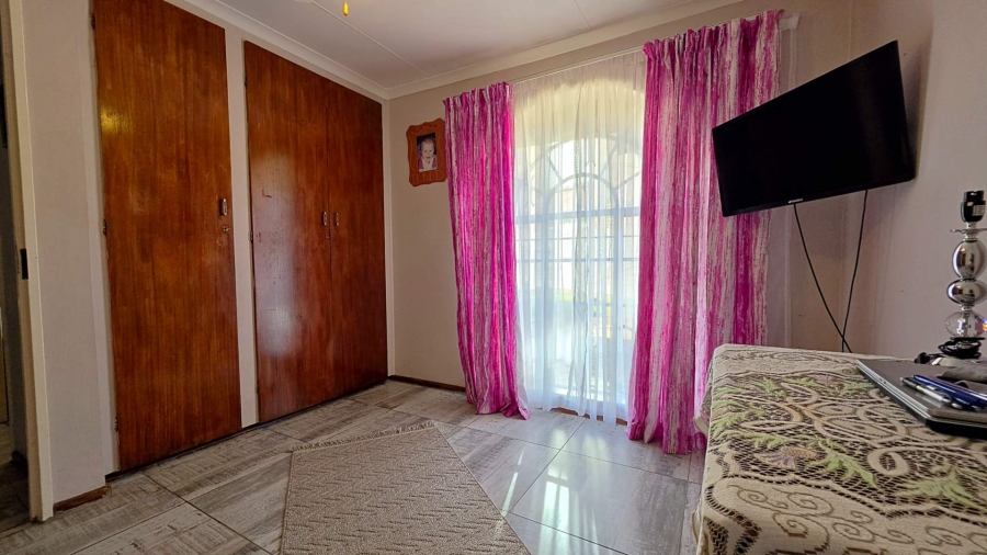 4 Bedroom Property for Sale in Glenvista Gauteng