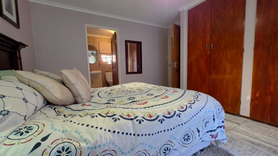 4 Bedroom Property for Sale in Glenvista Gauteng