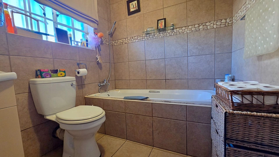 4 Bedroom Property for Sale in Glenvista Gauteng
