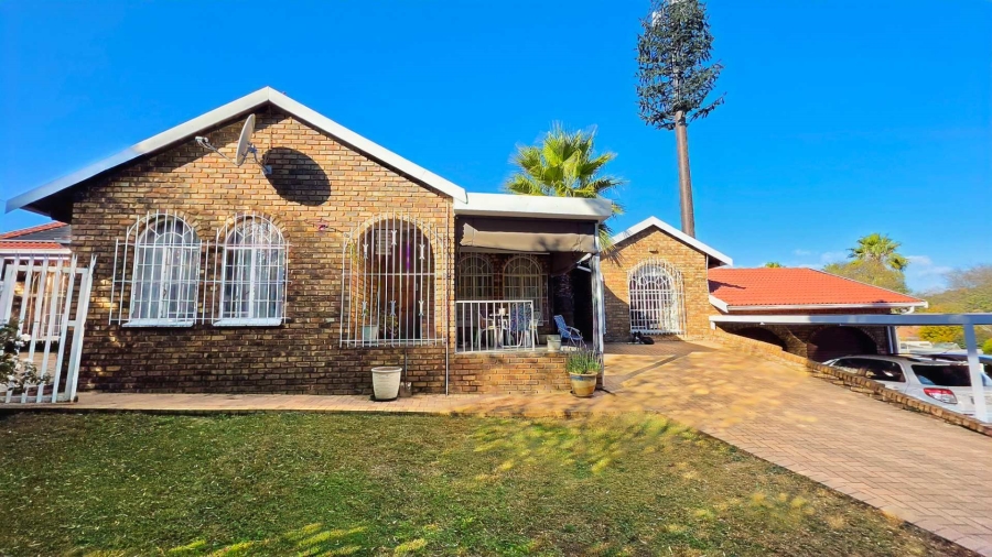 4 Bedroom Property for Sale in Glenvista Gauteng