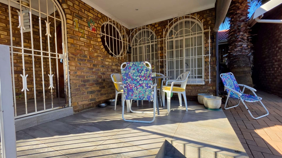4 Bedroom Property for Sale in Glenvista Gauteng