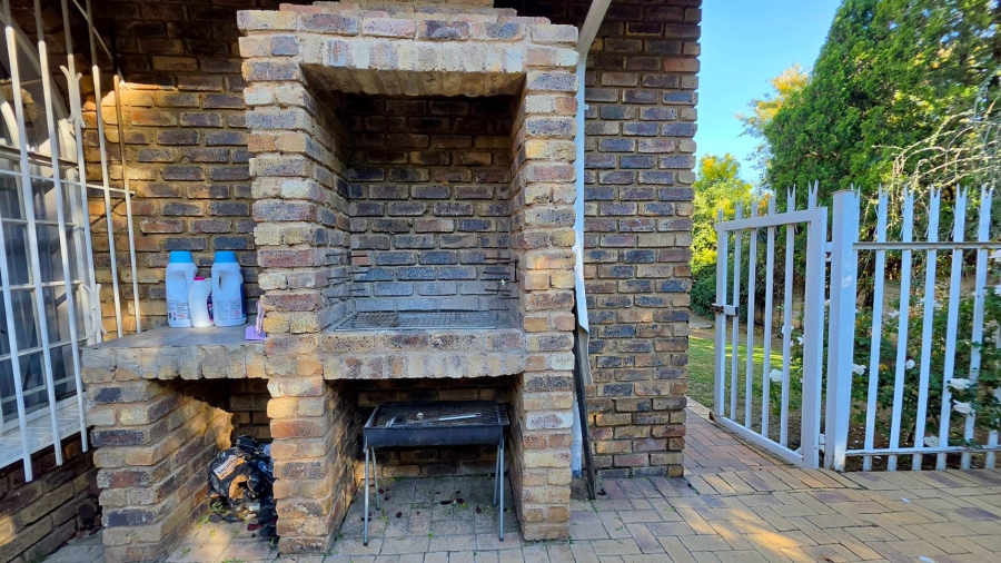 4 Bedroom Property for Sale in Glenvista Gauteng