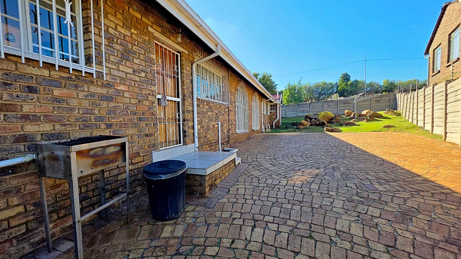 4 Bedroom Property for Sale in Glenvista Gauteng