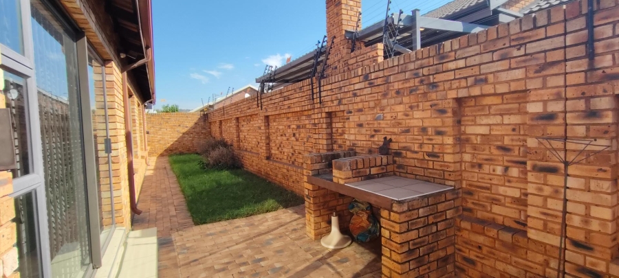 3 Bedroom Property for Sale in New Redruth Gauteng