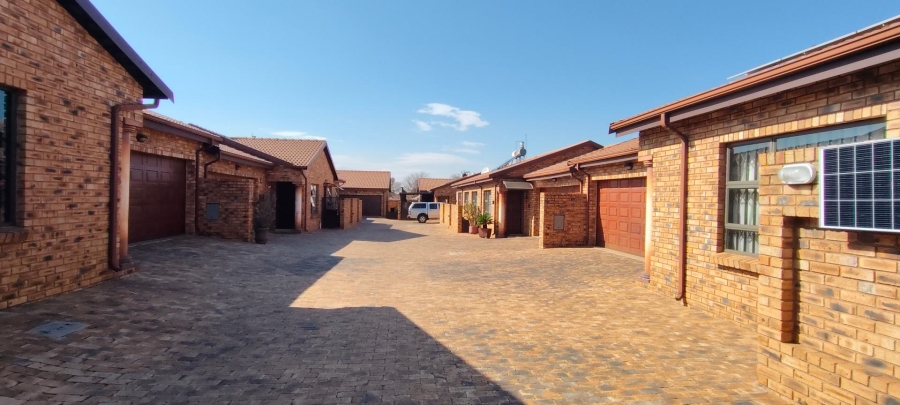 3 Bedroom Property for Sale in New Redruth Gauteng